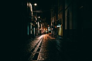 Dark alley, photo by Frederico Almeida